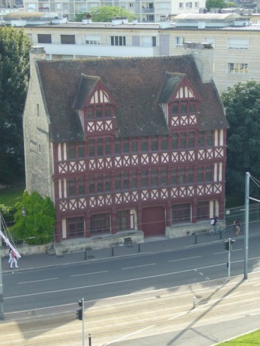 caenmaison.jpg